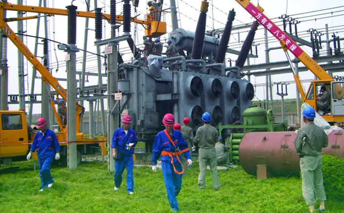 支持汶川特大地震救援及灾后重建工作，特变电工派出志愿抢险队参与救援和电力设施恢复重建工作。