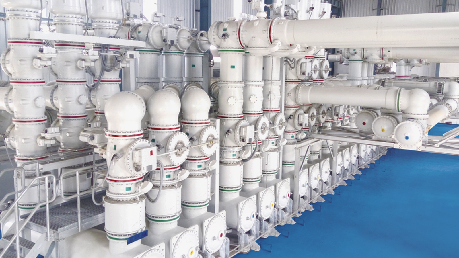 特变电工研制的ZF53-550(L)Y4000，5000-63型气体绝缘金属封闭开关设备，应用于四川大渡河金川水电站项目