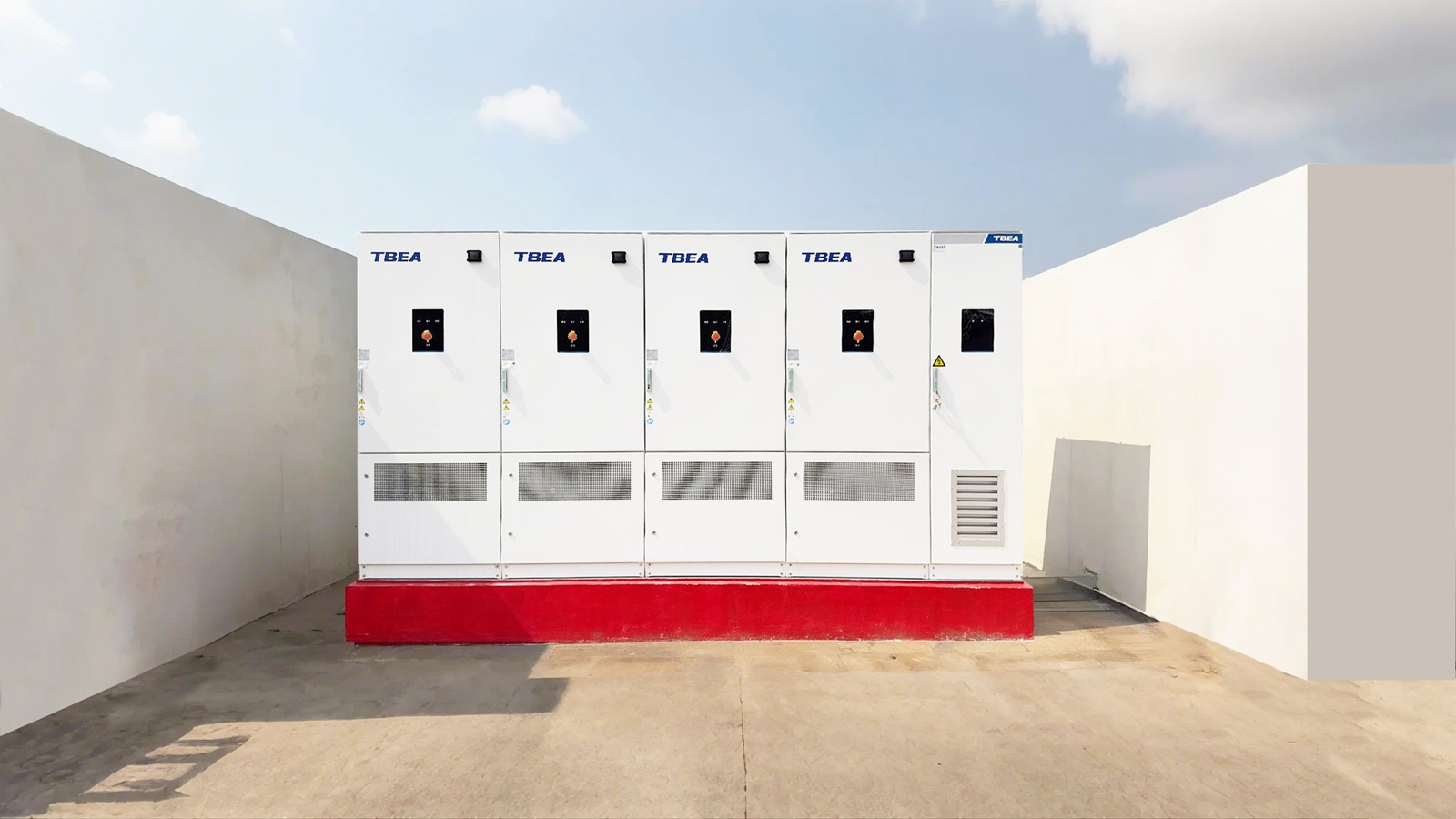 浙江某纺织厂项目，储能装机容量500kW/1044kWh。EMS通过动态策略管理，助力企业精细化能源分配，实现传统轻工行业的低碳转型。