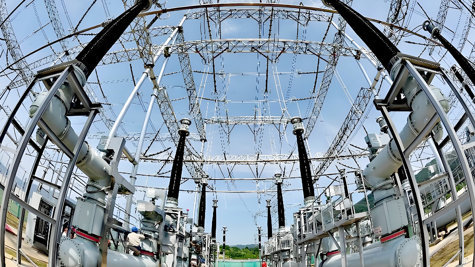 特变电工为福建电力福州笠里变电站提供500kV变压器，该变电站为福建首座500千伏智能变电站，荣获国家优质工程奖。