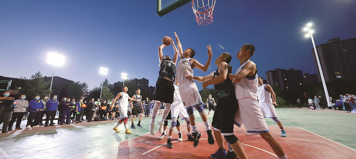 每年举办“奋进杯”篮球比赛，将文化融入体育活动。