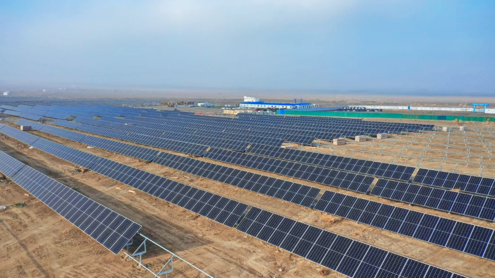 为西北地区30万千瓦源网荷储一体化项目提供“源网荷储一体化”光伏示范项目提供一站式解决方案。该项目每年可为20万吨/年 EVA项目提供绿色电力4.71亿千瓦时，消纳新增新能源电量占比超50%，项目全生命周期将减少二氧化碳排放量约35.2万吨。