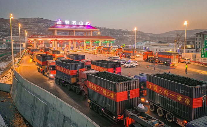 为地震灾区捐赠暖心煤，解燃“煤”之急让灾区人民不再寒冷。