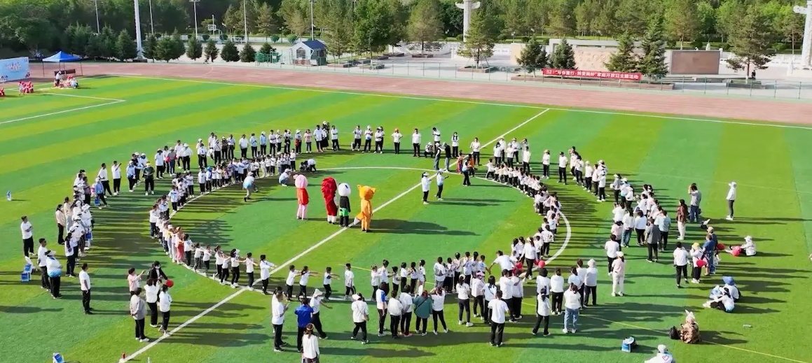 定期组织户外团队拓展活动