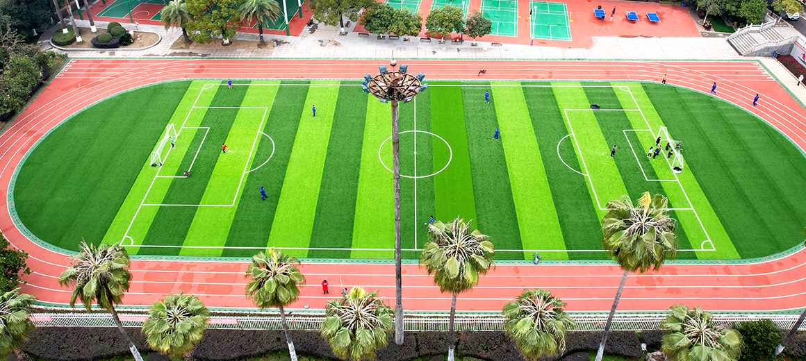 标准化综合性体育运动场地，方便员工健康锻炼
